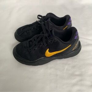 Nike Kobe Youth Boys Shoes pre-School Lakers Away Black, Gold,Purple Size 11c